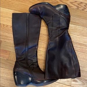 Super comfy brown boots!!